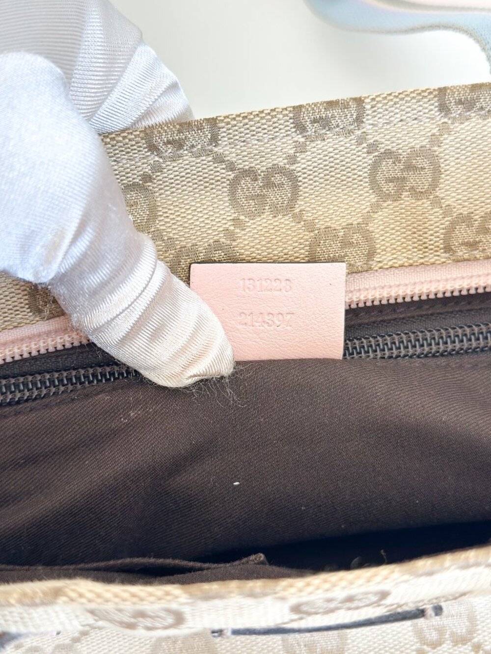 Gucci GG Monogram Canvas Blue Pink Tote Bag - Picture 15 of 16